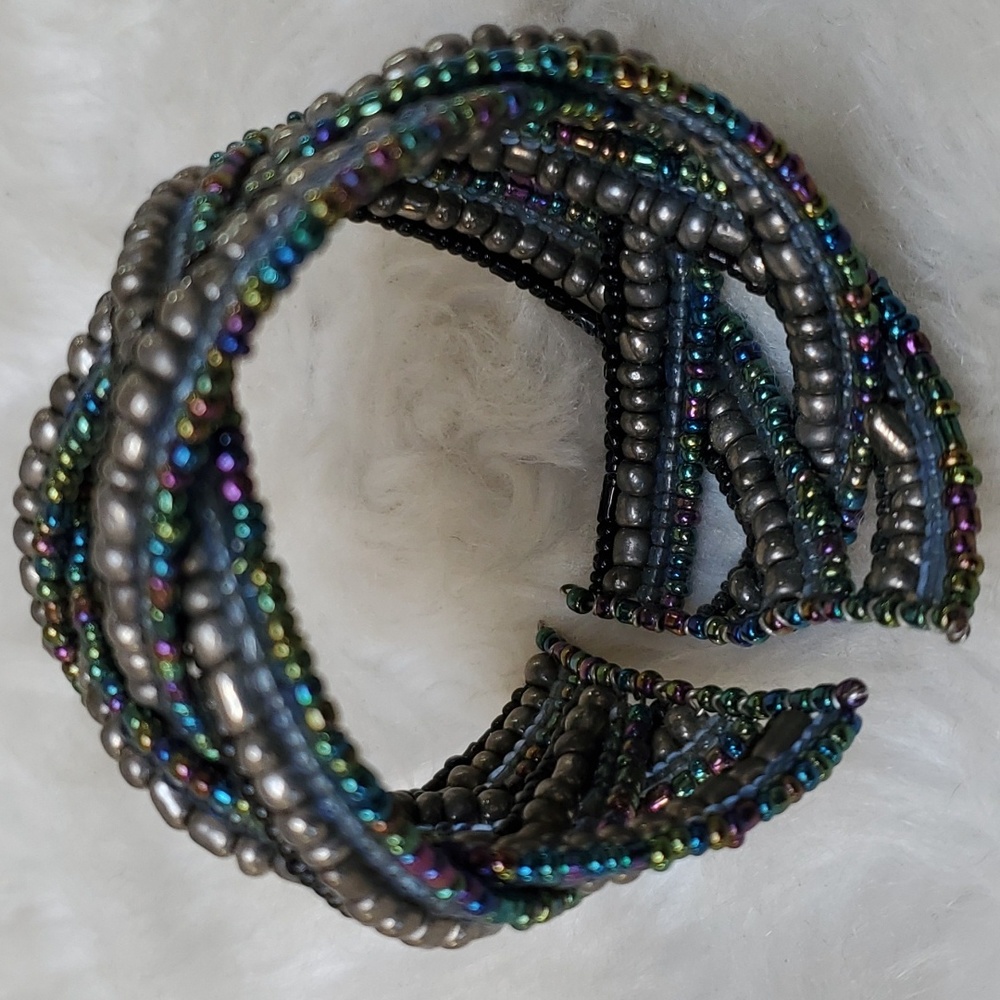 Vintage Urban Outfitters Irredescent Beaded Cuff Bracelet NWOT